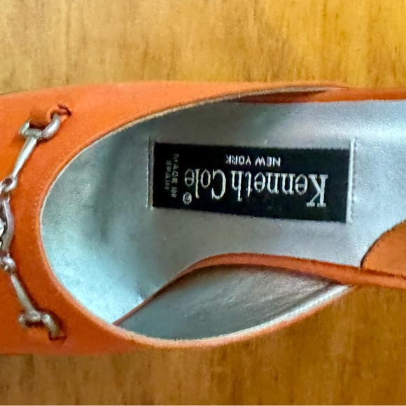 Kenneth Cole New York orange heels. Size 7 - Picture 2 of 4